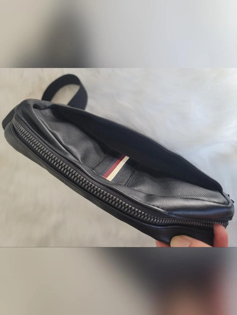 TOMMY HILFIGER Crossbody